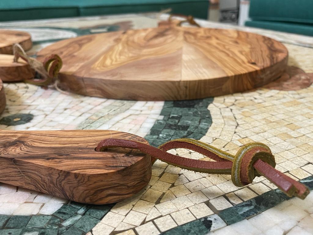 Olive Wood Round Pizza Board/ Charcuterie board/ Platter Board/Serving Tray/ Wooden Board Handmade Gift