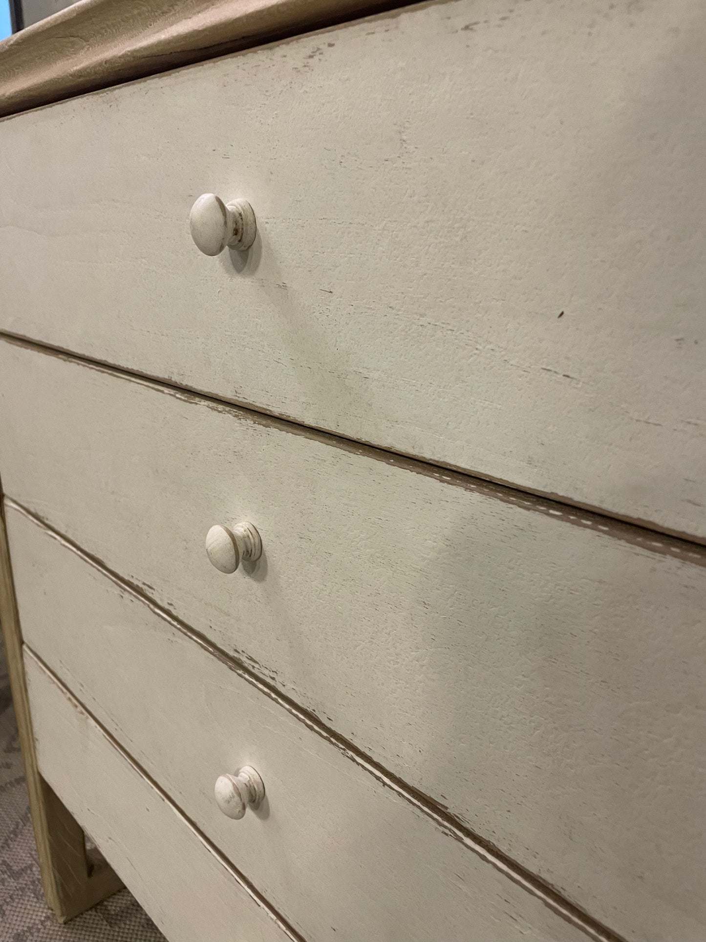 Ming Dresser 4 Drawers Antique Off White 31x18x32H